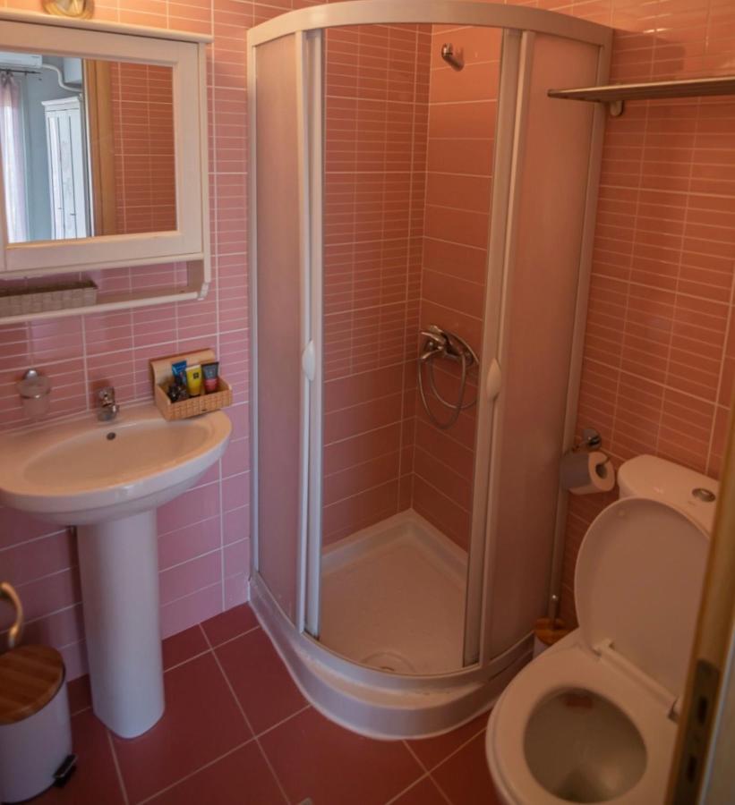 To Mikro Boutique Apartment Lefkada City ภายนอก รูปภาพ